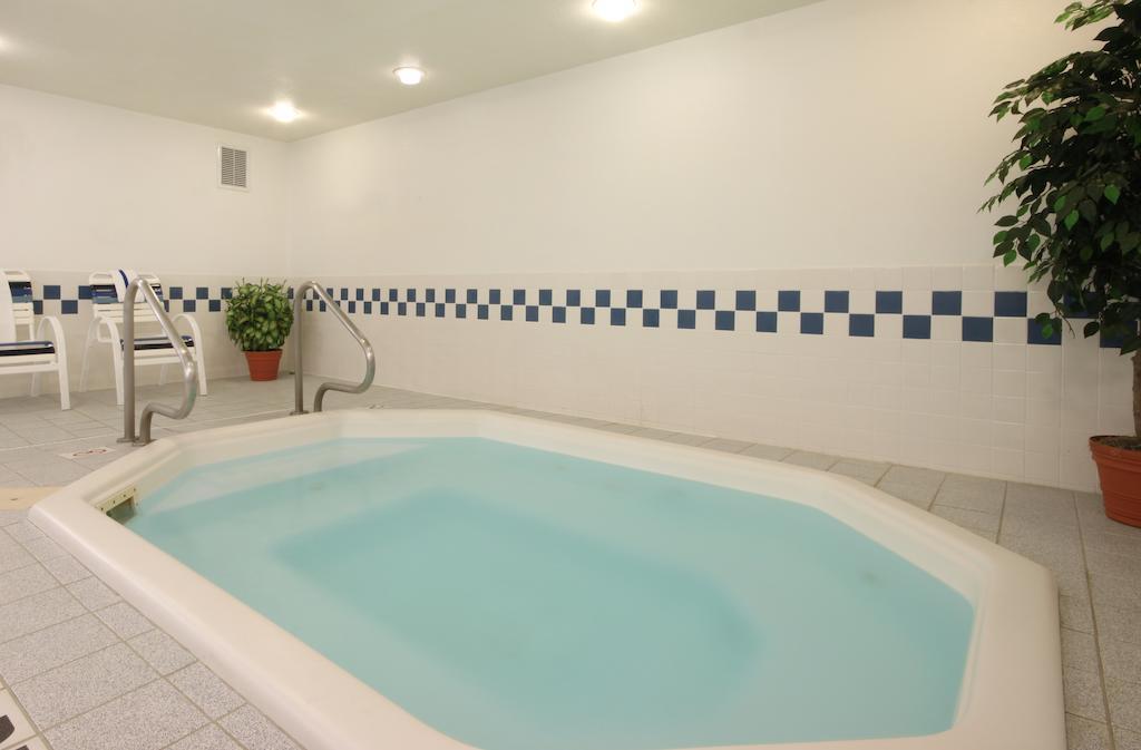 Baymont By Wyndham Coon Rapids Hotel Ngoại thất bức ảnh