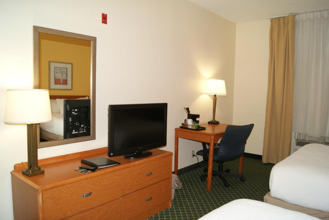 Baymont By Wyndham Coon Rapids Hotel Ngoại thất bức ảnh